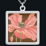 Groot roze ventiel met diepe rode achtergrond zilver vergulden ketting<br><div class="desc">Een grote roze bloem rust op een diepe rode achtergrond in dit schilderij van Nancy Slocum. De bloem is levendig en vol bloei. Een verbluffend cadeau voor een speciale persoon in je leven!</div>