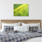 Groot tropisch blad met waterdruppeltjes van Rayad Canvas Afdruk (Insitu (Slaapkamer))