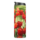 Groot veld met rode tulpen thermosbeker (Geroteerd rechts)