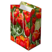 Groot veld rode tulpen medium cadeauzakje (Achterkant Gekanteld)