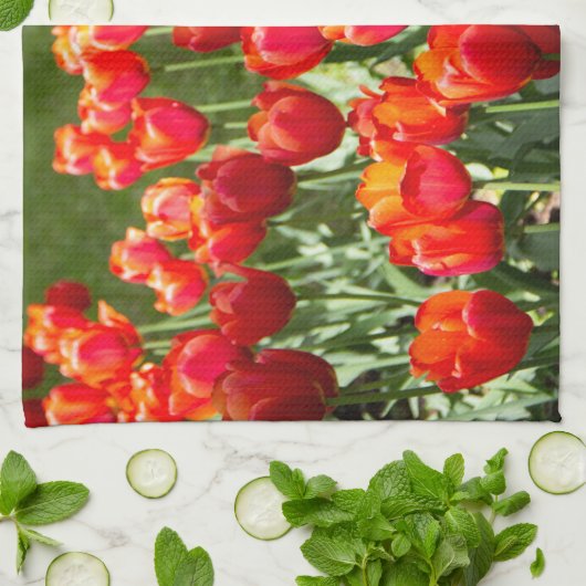 Groot veld rode tulpen theedoek (Gevouwen)