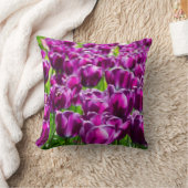 Groot veld van paarse tulpen kussen (Deken)