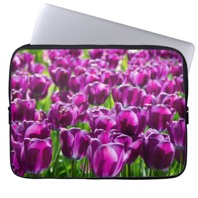 Groot veld van paarse tulpen laptop sleeve (Voorkant)