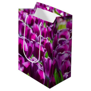 Groot veld van paarse tulpen medium cadeauzakje