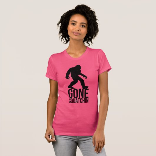 Groot voetje in een kraakbeen t-shirt (Voorkant volledig)