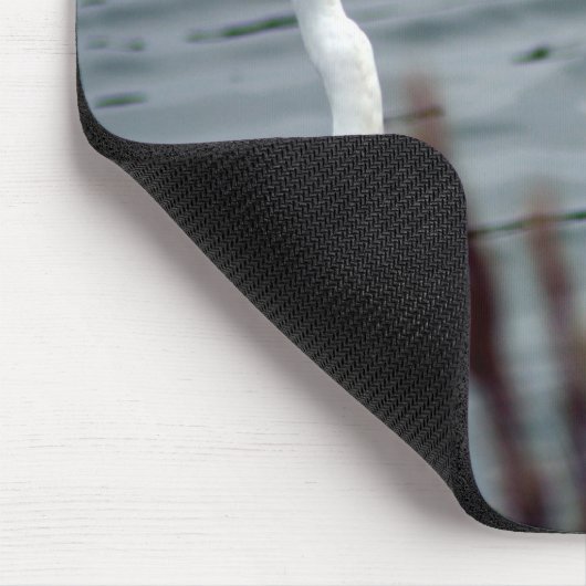 Groot (witte haron) aan de rand van het water muismat (Hoek)