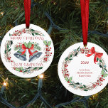 Grootgrootmoeder Holly Bells Rustic Wreate Kerstmi Keramisch Ornament<br><div class="desc">Vrolijk kerstcadeautje ornament voor Grote Oma (bewerkbaar) dat u kunt aanpassen aan het jaar en de jouw naam(s). Het ontwerp is voorzien van zilvergordels,  een rustige twijnspier,  winterbessen,  een rode boog,  heilig en bladeren. Een traditioneel ontwerp in waterverf met elegante typografie die u voor iedereen gemakkelijk kunt aanpassen.</div>