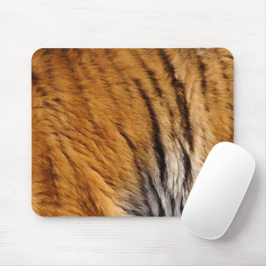 Grootkat met grote kat in het wild, met foto's bem muismat (Met muis)