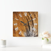 Grootkat met grote kat in het wild, met foto's bem vierkante klok (Huis)