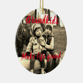 Grootkinderen maken een mooie kerstfoto keramisch ornament (Rechts)