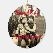 Grootkinderen maken een mooie kerstfoto keramisch ornament (Links)