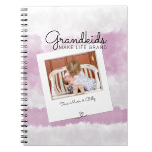 Grootkinderen maken foto's van grote kleinkinderen notitieboek