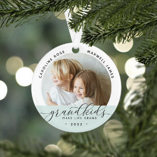 Grootkinderen maken grote foto van het leven ornament