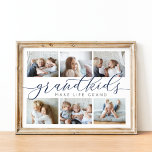 Grootkinderen maken het leven groots | Fotocollage Poster<br><div class="desc">Creëer een mooi cadeautje voor een geliefde oma of opa met deze prachtige foto-collage. "Grandkids make life grand" verschijnt in het midden in het blauw van de marine en grijze kalligrafiescript. Pas zes foto's van hun kleinkinderen aan voor een uniek cadeau voor de dag van grootouders,  feestdagen of verjaardagen.</div>