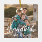 Grootkinderen maken het leven groots keramisch ornament (Voorkant)