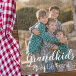 Grootkinderen maken het leven groots legpuzzel<br><div class="desc">Kleinkinderen maken het leven groots: Aangepaste familie foto puzzel. Fotokrediet Fotografie © Storytree Studios,  Stanford,  CA. Fotosjabloon moet worden vervangen door uw eigen foto</div>