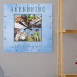 Grootkinderen maken leven Grand 4 Foto Blue Waterv Vierkante Klok<br><div class="desc">Creëer uw eigen unieke wandklok die u kunt personaliseren met vier van uw favoriete foto's. De sjabloon is klaar voor gebruik om 4 afbeelding kleinkinderen en/of je familie toe te voegen, die rechtsom vanaf de linker bovenzijde werken. De foto's worden in vierkante vorm getoond en voorzien van de tekst "kleinkinderen...</div>