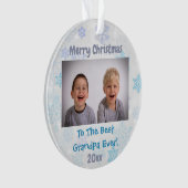 Grootkinderen met kerstcadeautjes ornament (voorkant)
