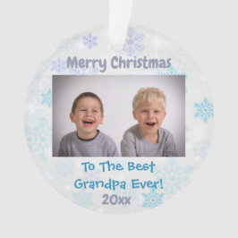 Grootkinderen met kerstcadeautjes ornament