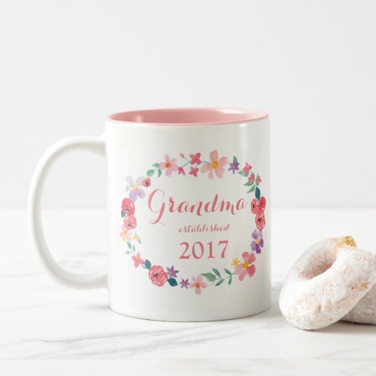 Grootma gevestigd 20— Aangepaste cadeauMok Tweekleurige Koffiemok (Met donut)