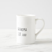 Grootma mok "est year" voor nieuwe oma's (Rechts)
