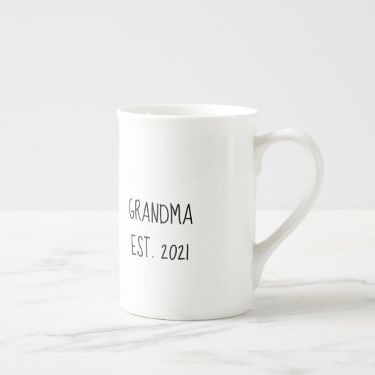 Grootma mok "est year" voor nieuwe oma's (Rechts)