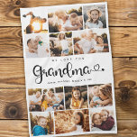 Grootma We houden van je hart Moderne fotocollage Theedoek<br><div class="desc">We houden van je oma! Kute, moderne familiefoto collage keukenhanddoek om oma te shows hoeveel ze van haar houdt. We houden van dit handgeschreven script met hartbloei, waardoor dit een hartverwarmend keepascadeau is voor een geliefde grootouder. Personaliseer met 12 favoriete afbeeldingen en uw persoonlijke boodschap en namen. Verkrijgbaar in veel...</div>