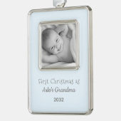 Grootma's eerste kerstfeest Persoonlijke foto naam Verzilverd Omlijst Ornament (Links)