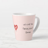 Grootmoeder cadeau van kleinkinderen, we houden va latte mok (Rechterhoek)