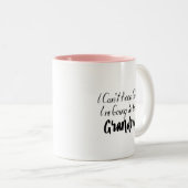 grootmoeder om naar grootmoeder te worden gepromoo tweekleurige koffiemok (Voorkant rechts)