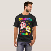 Grootmoeder van de Baby haaiendag grootmoeder haai T-shirt (Voorkant volledig)