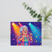 Grootmoeder zingt op het podium illustratie feestdagenkaart (Staand voorkant)