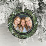 Grootmoederblad met foto's met kerstzwarte C Keramisch Ornament<br><div class="desc">Grootmoeder modern foliage met Merry Kerstscript kerstfoto's versierd. Met de hand geschilde eucalyptus, een minimale bladervrucht en een moderne rustige kraan, samen met een echte folieverbinding, krijgt deze vakantiekaart een luxueus gevoel. In de klas groenen, browsen en grays. De tekst kan van kwaad tot moeder, tante, oom, grootvader, vader, pop,...</div>
