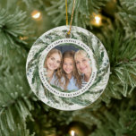 Grootmoederblad met kerstelegant keramisch ornament<br><div class="desc">Grootmoeder modern foliage met Merry Kerstscript kerstfoto's versierd. Met de hand geschilderde eucalyptus,  een minimale botanische en moderne rustige kreet,  samen met een echte folieverzegeling geeft deze vakantiekaart een luxueus gevoel. In de klas groenen,  browsen en grays.</div>