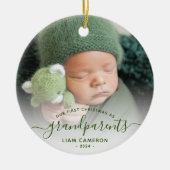 Grootouders Eerste kerstfoto Groen script Keramisch Ornament (Voorkant)