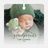 Grootouders Eerste kerstfoto Groen script Metalen Ornament (Voorkant)