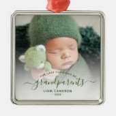 Grootouders Eerste kerstfoto Groen script Metalen Ornament (Voorkant)