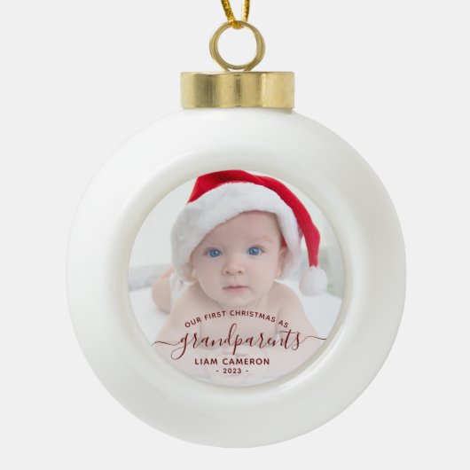 Grootouders Eerste kerstfoto Rood schrift Keramische Bal Ornament (Voorkant)