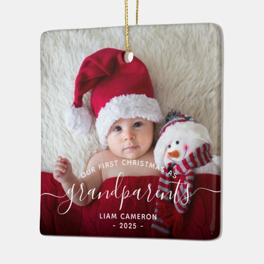 Grootouders Eerste kerstfoto White script Keramisch Ornament (Links)