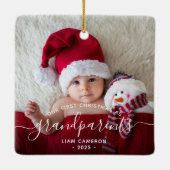 Grootouders Eerste kerstfoto White script Keramisch Ornament (Achterkant)