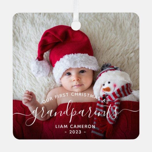 Grootouders Eerste kerstfoto White script Metalen Ornament (Voorkant)