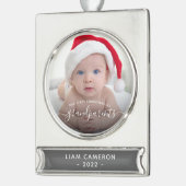 Grootouders Eerste kerstfoto White script Verzilverd Banner Ornament (Links)