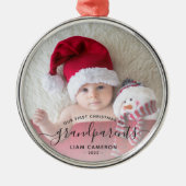 Grootouders Eerste kerstfoto Zwart schrift Metalen Ornament (Voorkant)