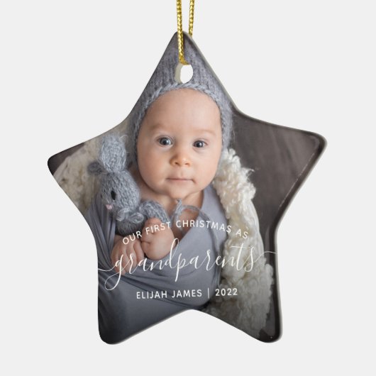 Grootouders Eerste Kerstmis Foto White Script Ce Keramisch Ornament (Links)