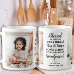 Grootouders zonder been Aangepast 2 Foto Koffiemok<br><div class="desc">Vier je grootouders met een aangepaste foto koffie mok. Deze unieke grootouders citeren mok is het perfecte geschenk, of het nu gaat om een verjaardagsdag, Grootouderdag of Kerstmis. We hopen dat uw speciale aandenken grootouder geschenk zal worden een gewaardeerde aandenken voor de komende jaren. Ja. Citaat "Gezegend zijn zij die...</div>