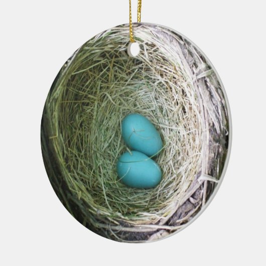 Grootouderse twee blauwe Robin's eieren in Nest Keramisch Ornament (Links)