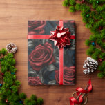 Grootschalige rode en groene Rozen inpakpapier<br><div class="desc">Unieke,  donkere,  elegante,  grootschalige bloemige rode rozen op een groene en zwarte patroonachtergrond. Perfect voor een gothic of een donkere academische esthetiek. Bloeminpakpapier geschikt voor vele toepassingen,  waaronder kerst,  verjaardagen,  jubileum Moederdag of Valentijnsdag.</div>