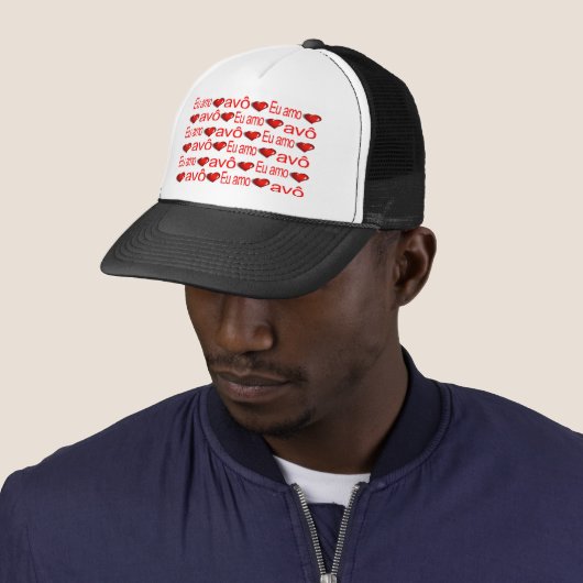 Grootvader in Portugese Trucker Hat Pet (In situ)
