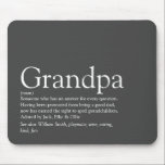 Grootvader opa opa opa Papa Definitie grijs Muismat<br><div class="desc">Geef je een persoonlijke onderscheiding voor je speciale grootvader, grootvader, papa of poppen om een unieke gave te creëer voor de dag van Farther, de verjaardagen, de kerst of elke dag waarop je wilt shows hoeveel hij voor je betekent. Een perfecte manier om hem te shows hoe geweldig hij elke...</div>