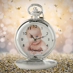 Grootzoon baby foto grootvader grootmoeder zakhorloge<br><div class="desc">Een geschenk of keepomwille van een pasgeboren baby,  grootvaders,  kleinzoon van opa. Sjabloon voor je eigen foto. Zwarte letters en de tekst: 1e kleinzoon. Moderne hand lettered stijlmanuscript. Zwarte kloknummers van 8 tot 4.</div>